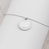 Halskette mit rundem Anhänger und eingraviertem Text "KATZEN MAMA"